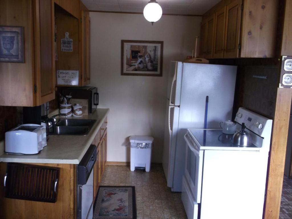 Chalkley'S Sandy Bay Cottage Resort Nipissing Beach ห้อง รูปภาพ