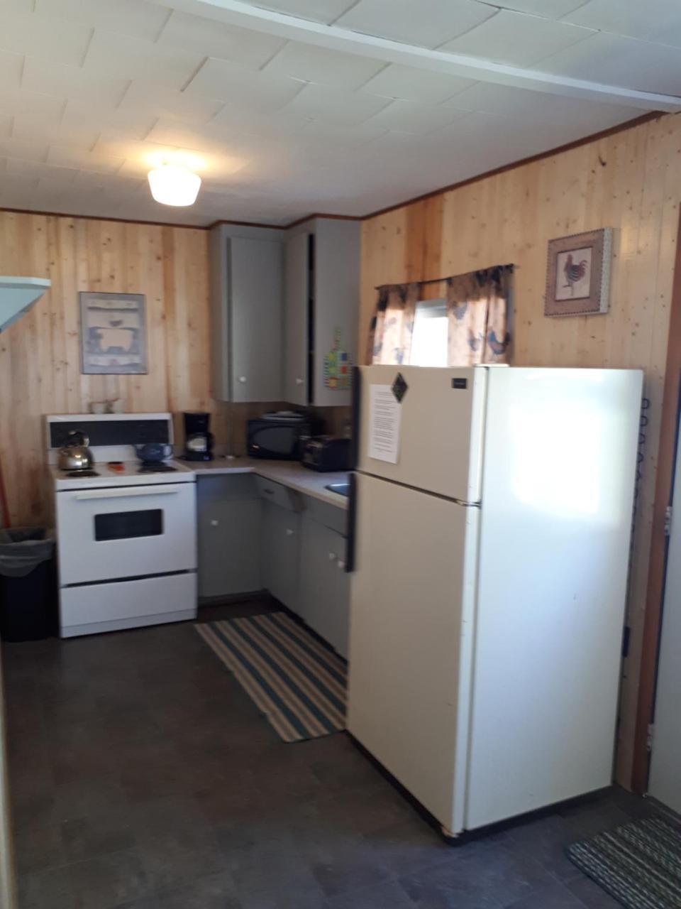 Chalkley'S Sandy Bay Cottage Resort Nipissing Beach ภายนอก รูปภาพ